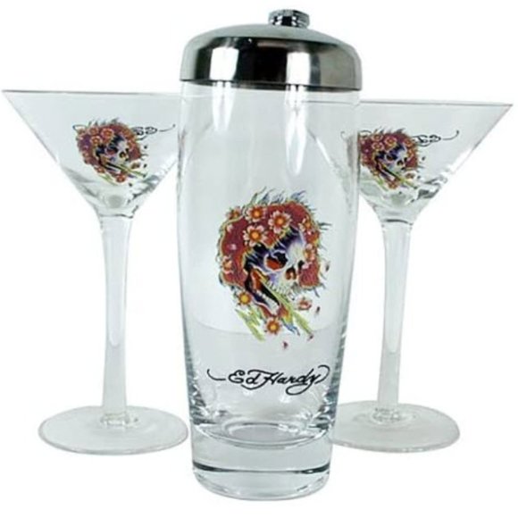 Ed Hardy Martini Shaker Set - Includes Glass Shaker And Two Martini Glasses New - Picture 1 of 6